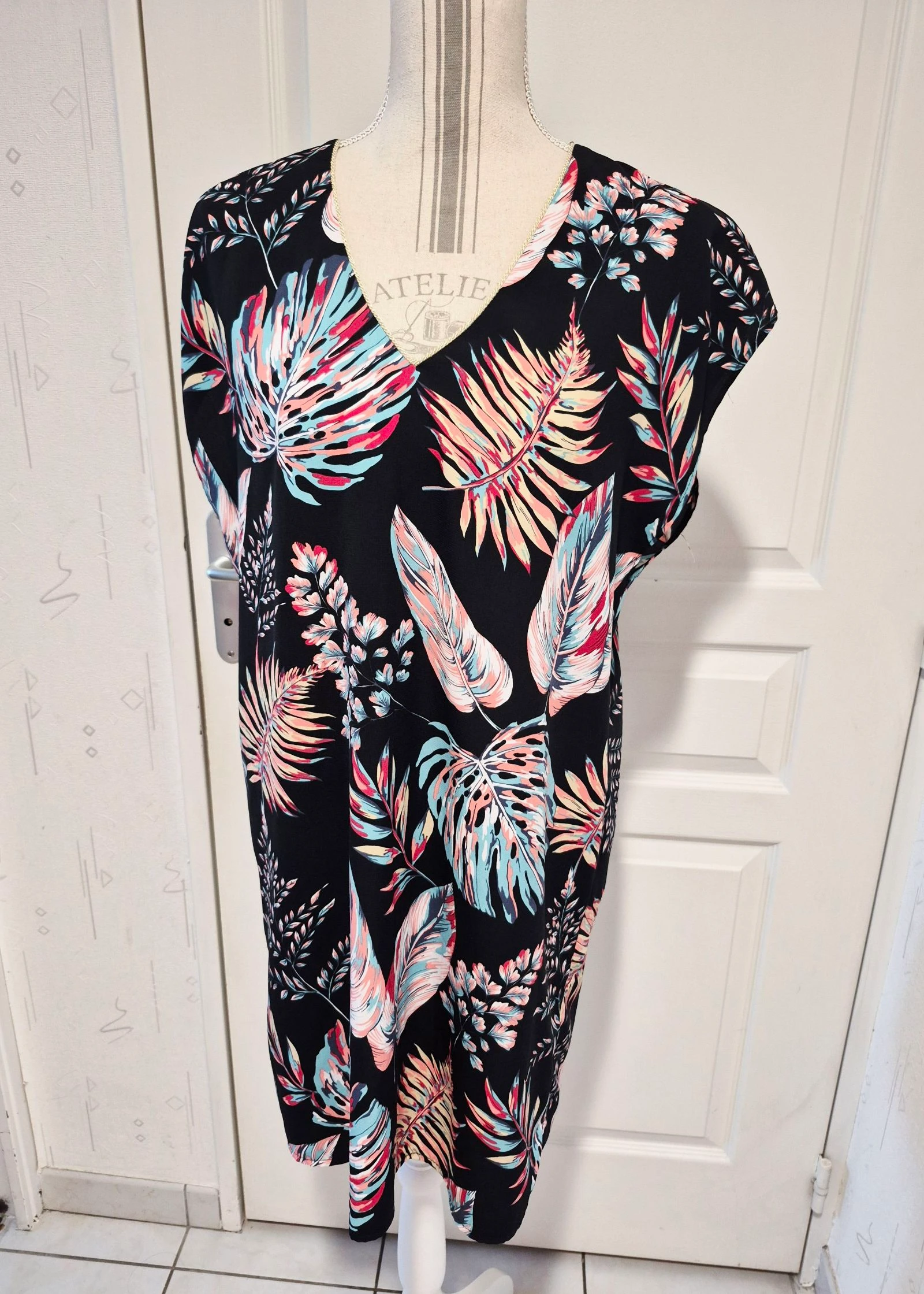 Lindo vestido de verão com estampa tropical - Vintage Love - Tamanho P/M – photo 2